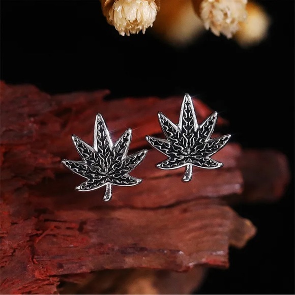 Marijuana Earrings - Picture 3 of 6